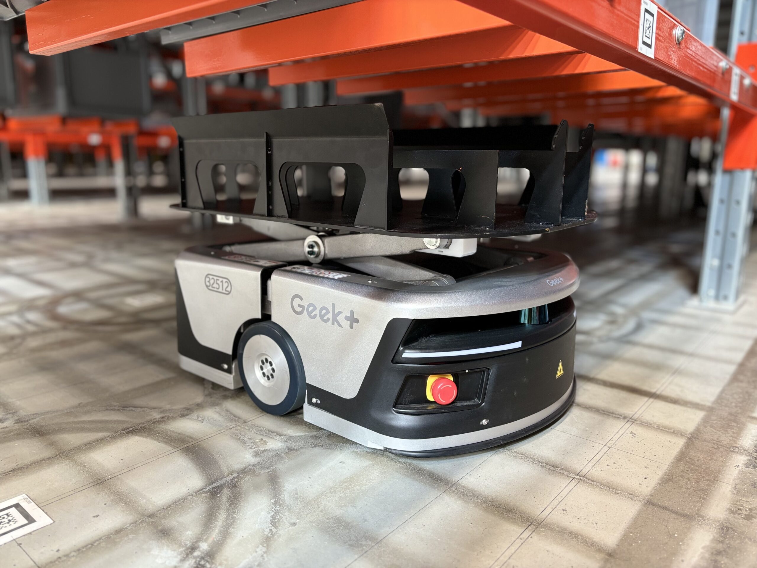 Revolutionising Warehouse Management with OrderFlow and Autonomous Robots